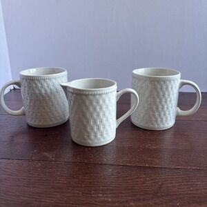Wicker By Oneida Stoneware Embossed Wicker Pattern White Set Of 2 Mugs & Creamer